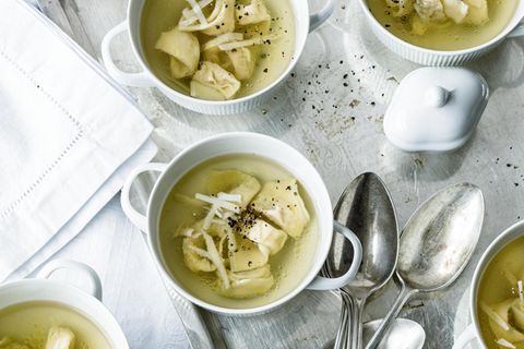 Italienische Teigtaschen-Suppe