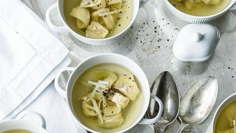 Italienische Teigtaschen-Suppe