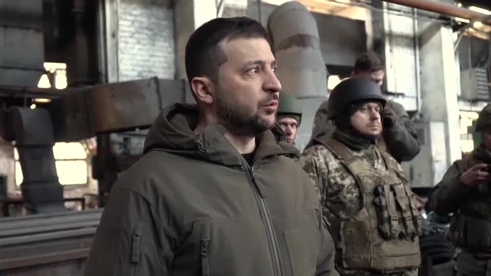 Krieg in der Ukraine: Selenskyj besucht Front und fordert mehr Unterstützung Krieg in der Ukraine: Selenskyj besucht Front und fordert mehr Unterstützung