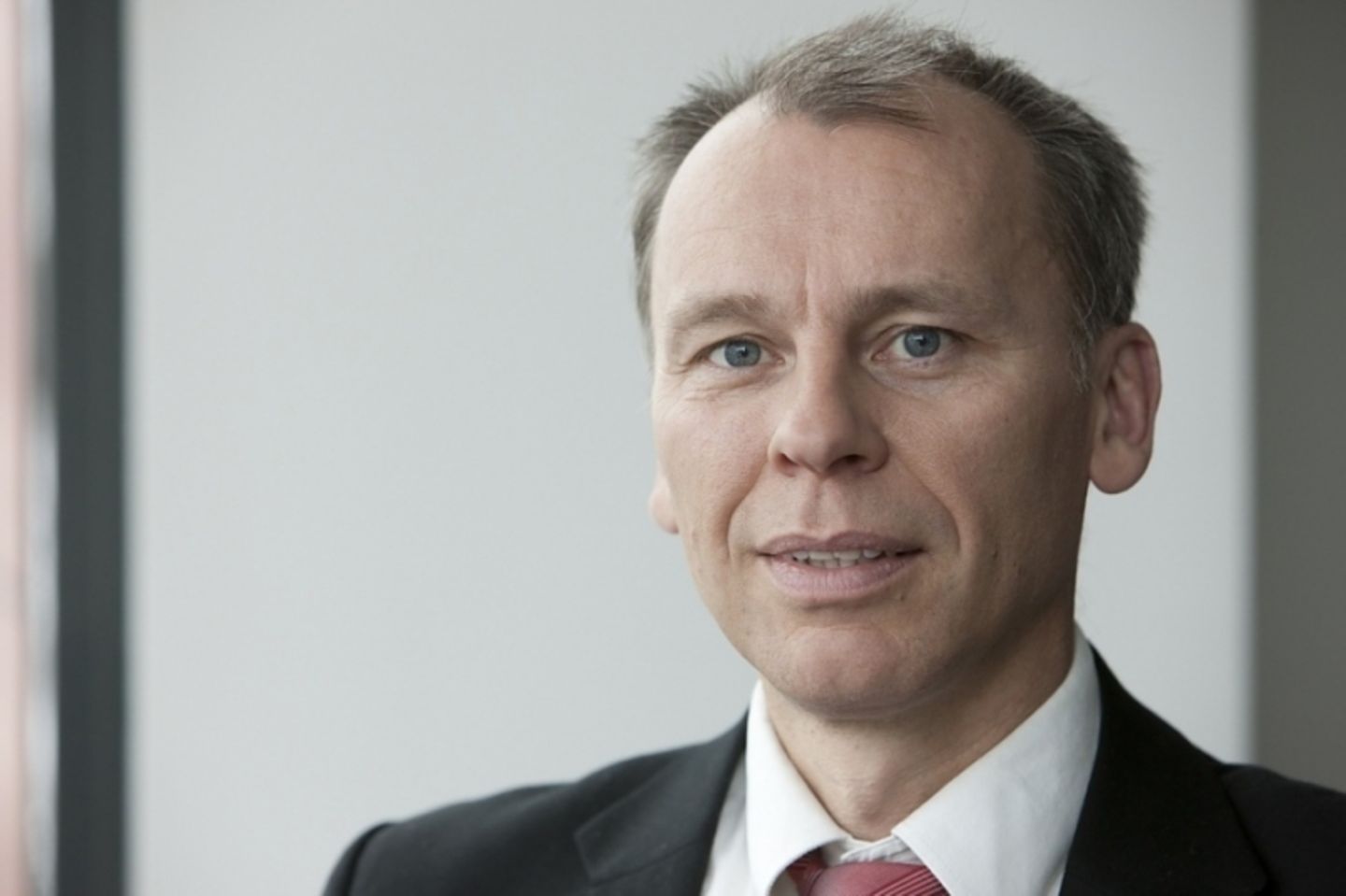 Professor Stefan Bratzel, Direktor CAM-Institut Professor Stefan Bratzel, Direktor CAM-Institut