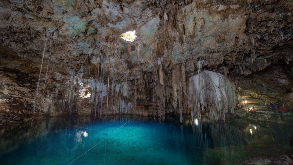 Blick in die Cenote Xkeken