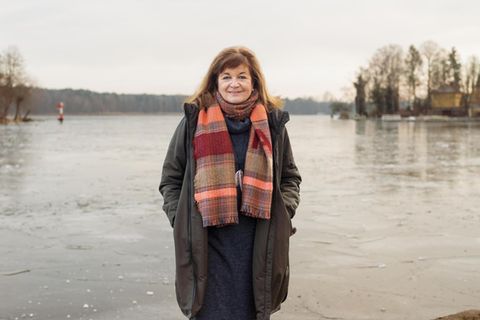 Anke George am Ufer der Dahme in Berlin