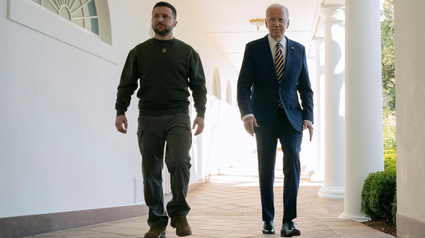 Wolodymyr Selenskyj (l.) und Joe Biden in den Kolonnaden des Weißen Hauses