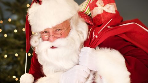 Der Weihnachtsmann bringt an Heiligabend die Geschenke – oder etwa nicht?