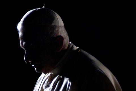 Benedikt XVI. als Silhouette