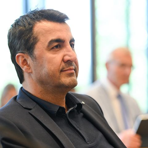 Bayerns SPD-Generalsekretär Arif Taşdelen sieht sich mit Vorwürfen aus dem weiblichen SPD-Nachwuchs konfrontiert (Archivbild)