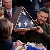 Selenskyj bekommt Geschenk