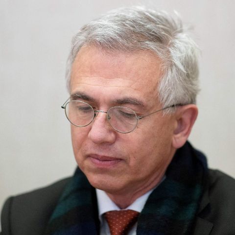 Frankfurts früherer Oberbürgermeister Peter Feldmann im Gerichtssaal des Landgerichtes Frankfurt am Main