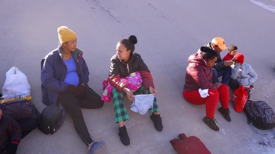 Am Grenzzaun in Mexiko: "Wir warten": Migranten hoffen auf US-Einreise nach Weihnachten Am Grenzzaun in Mexiko: "Wir warten": Migranten hoffen auf US-Einreise nach Weihnachten