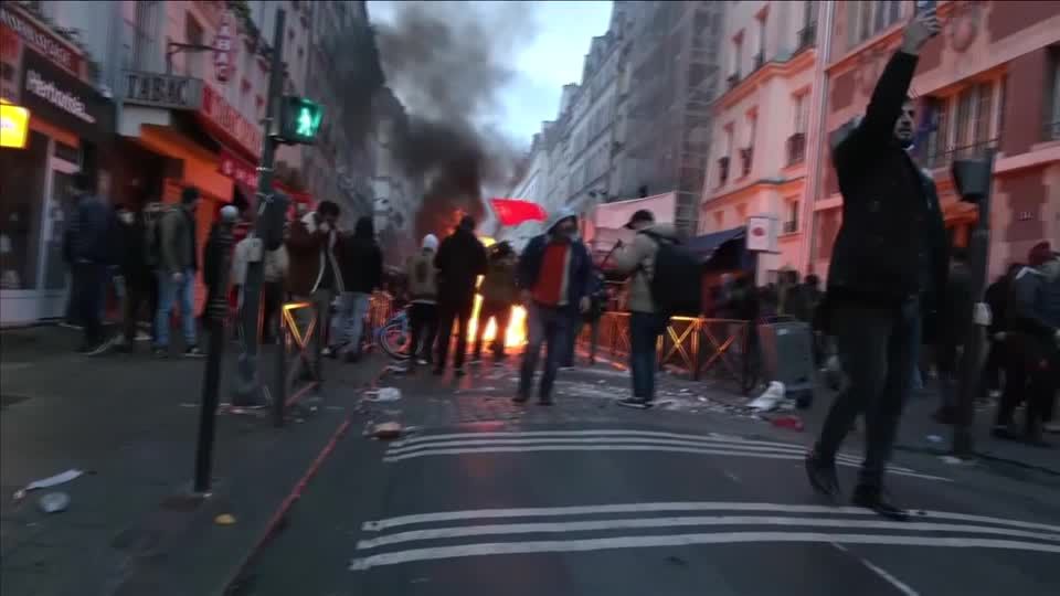 Video: Paris: Ausschreitungen nach tödlichen Schüssen Video: Paris: Ausschreitungen nach tödlichen Schüssen