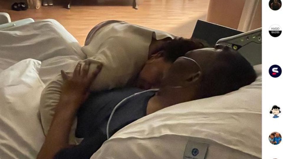 Kely Nascimento im Arm ihres Vaters Pelé. Der Gesundheitszustand der Fußball-Legende verschlechtert sich immer mehr