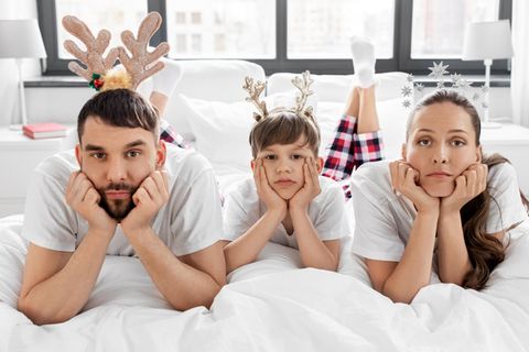 Haben Sie nicht zu hohe Erwartungen! Wer Perfektion an den Weihnachtstagen erwartet, kann nur bitterlich enttäuscht werden. Die Feiertage gehören zu den stressigsten des Jahres. Gehen Sie Weihnachten entspannt an, verteilen Sie Aufgaben und nehmen sie alles nicht so wichtig. Letztendlich geht es darum, dass Sie mit Ihren Liebsten zusammen sind. 