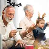 Vor den Feiertagen leiden vor allem die Paketdienste, die alle Hände voll zu tun haben. Also Weihnachtsgeschenke lieber nicht online beziehen und auch keine Gutscheinkarten verschenken, die zum Online-Kauf locken. Unterstützen sie lieber die lokalen Geschäfte in ihrem Ort. Dadurch entlasten Sie nicht nur die Paketboten, sondern unterstützen auch die heimische Wirtschaft. 