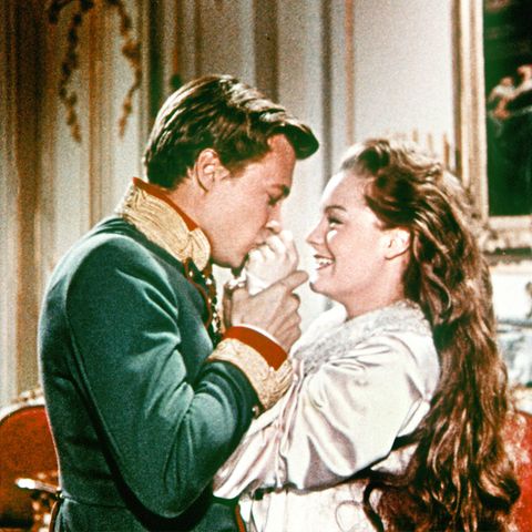 Franz Josef (Karlheinz Böhm) und Sissi (Romy Schneider) gehören durch die "Sissi"-Filme an Weihnachten in vielen deutschen Wohnzimmern dazu