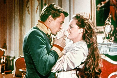 Franz Josef (Karlheinz Böhm) und Sissi (Romy Schneider) gehören durch die "Sissi"-Filme an Weihnachten in vielen deutschen Wohnzimmern dazu