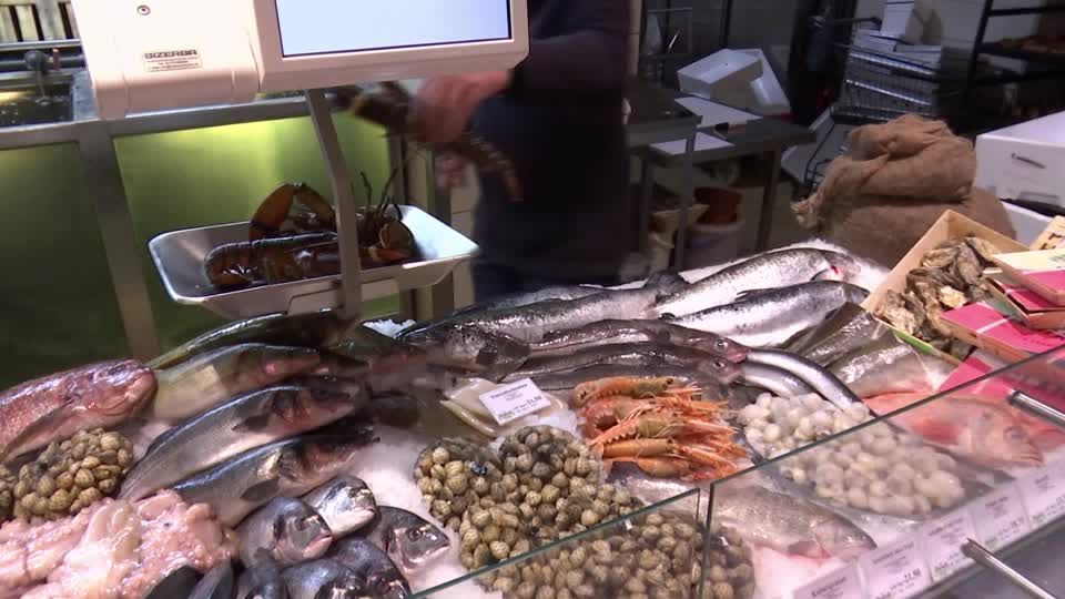 Video: "Dieses Jahr wird genauer gerechnet" - Berliner Feinkosthändler spürt Auswirkungen der Krise
