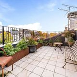 Die Dachterrasse in Primrose Hill wertet die Wohnung weiter auf. 