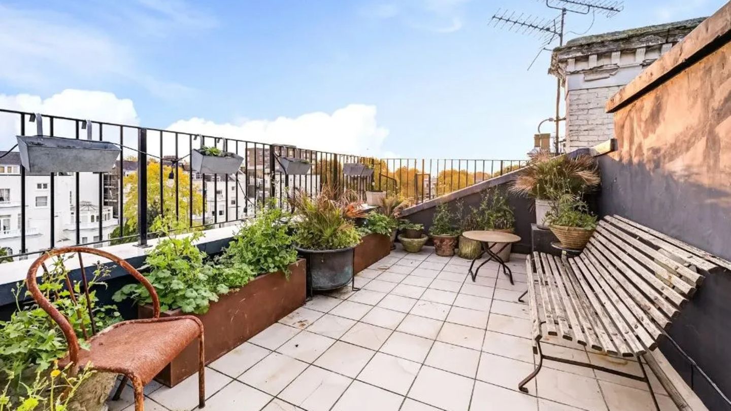 Die Dachterrasse in Primrose Hill wertet die Wohnung weiter auf. 