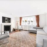 Die Wohnung wurde nicht bewohnt, das Mobiliar dient nur dem Verkauf.