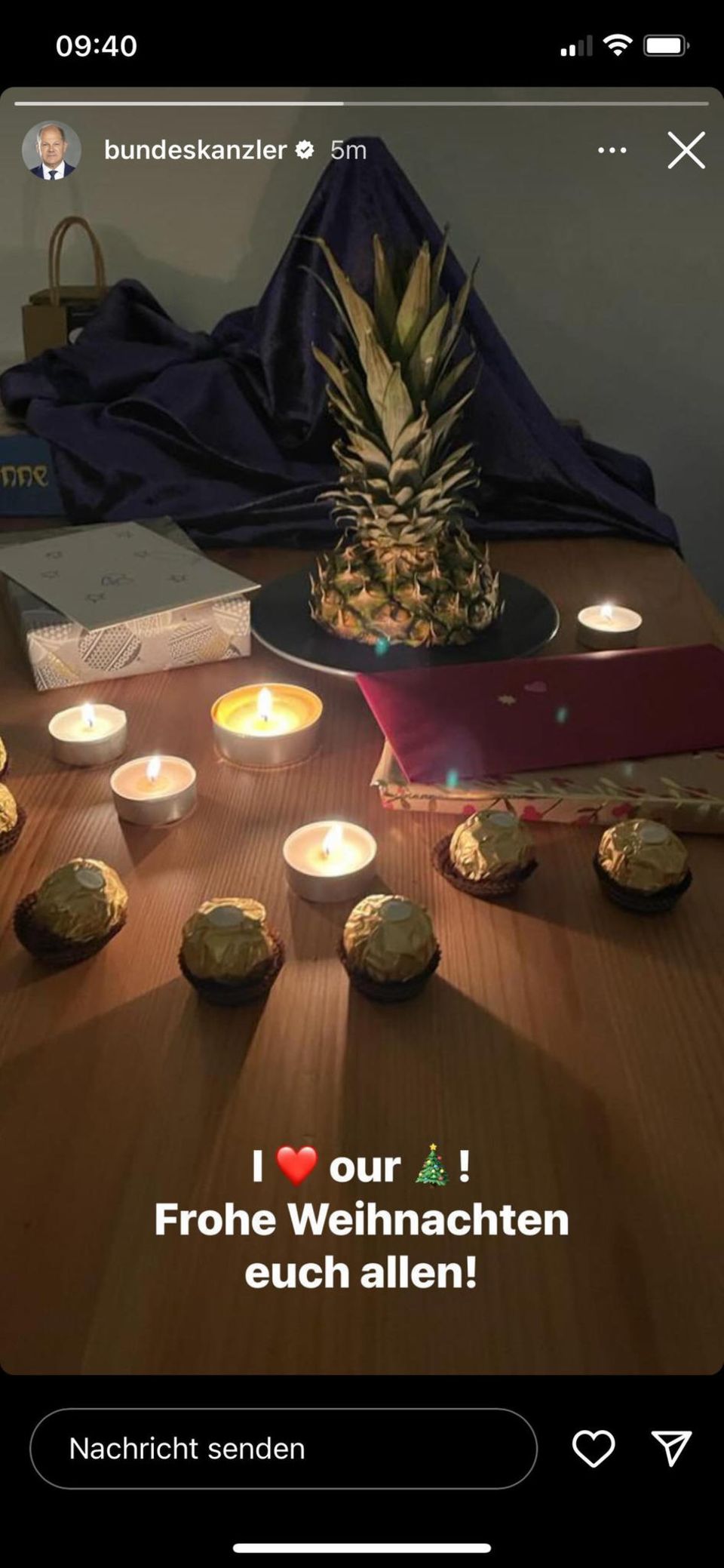 Bei Instagram: Life-Hack vom Bundeskanzler: Ananas nadelt garantiert nicht. Life-Hack vom Bundeskanzler: Ananas nadelt garantiert nicht.