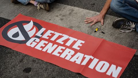Aktivisten der "Letzten Generation" bei einem Protest in Göttingen