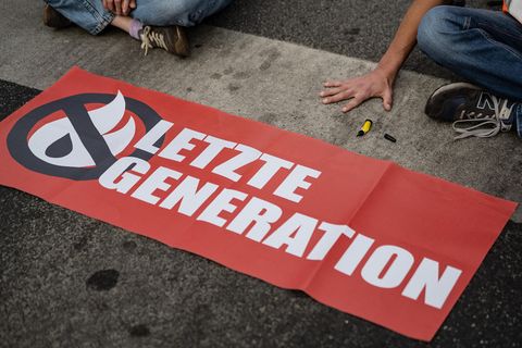 Aktivisten der "Letzten Generation" bei einem Protest in Göttingen