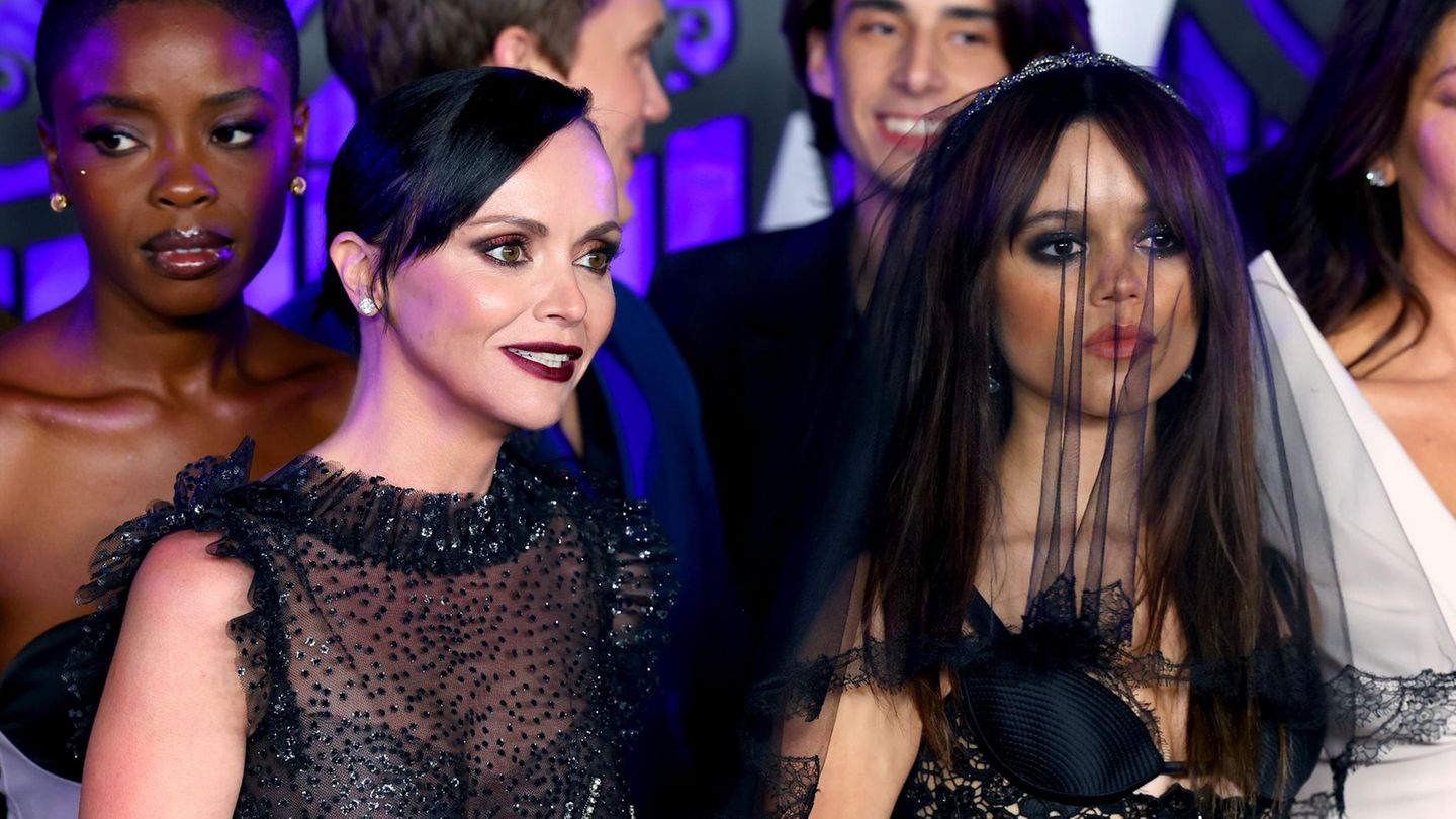 Christina Ricci und Jenna Ortega bei der "Wednesday"-Premiere