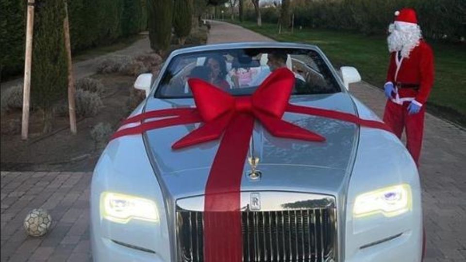 Keine falsche Bescheidenheit: Für Cristiano Ronaldo gab es einen neuen Rolls Royce unter dem Weihnachtsbaum