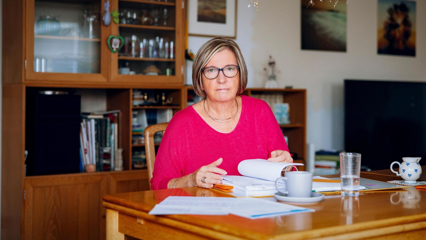 Pflegeheimkosten: Portrait von Doris Dahmen bei ihr Zuhause Pflegeheimkosten: Portrait von Doris Dahmen bei ihr Zuhause