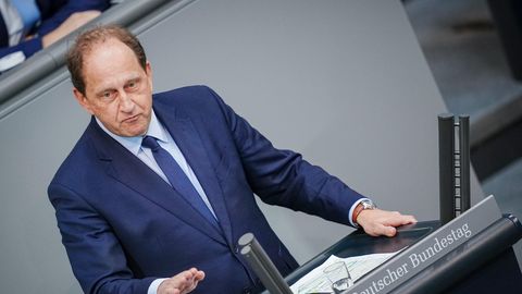 Alexander Graf Lambsdorff (FDP) spricht bei der Sitzung des Bundestags