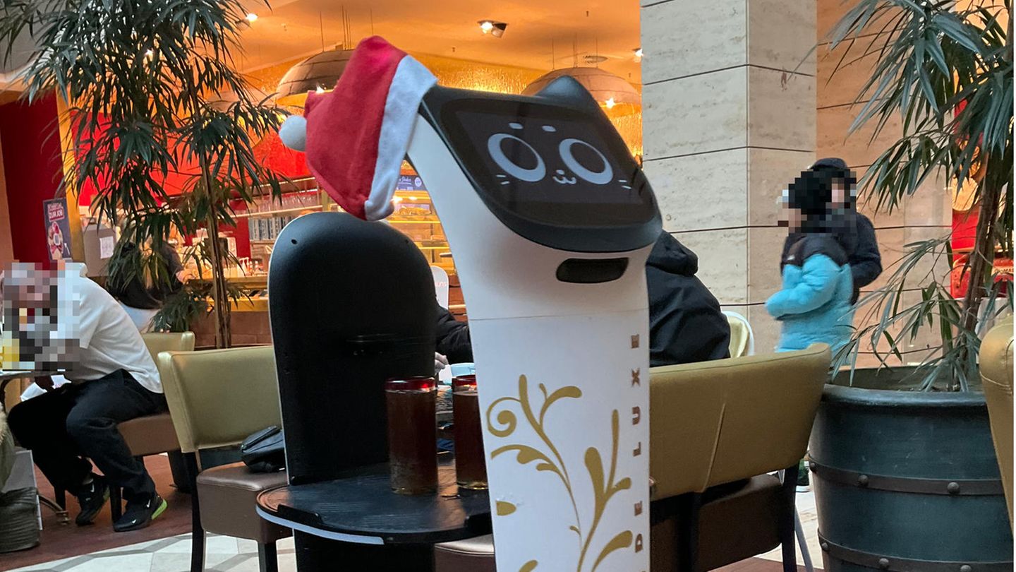 Roboter in der Gastronomie: Kellner-Roboter im Eiscafé Kellner-Roboter im Eiscafé