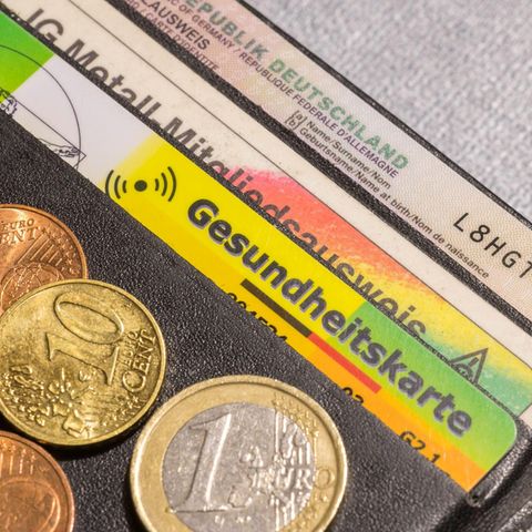 Zum 1. Januar: Die Mehrzahl der Krankenkassen erhöht Anfang 2023 den Zusatzbeitrag Die Mehrzahl der Krankenkassen erhöht Anfang 2023 den Zusatzbeitrag