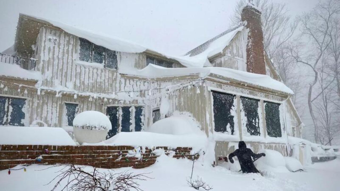 Rekordkälte bis minus 42 Grad Es war eines der kältesten Weihnachten seit Langem. In 48 von 50 US-Bundesstaaten sanken die Temperaturen über die Feiertage unter den Gefrierpunkt. Landesweit wurden mehrere Kälterekorde aufgestellt: Die Stadt Casper, Wyoming, verzeichnete am Donnerstagmorgen mit minus 42 Grad die niedrigste Temperatur seit Beginn der Aufzeichnungen. An Heiligabend wurden an der Ostküste zwischen New York und Florida weitere Rekorde geknackt.
