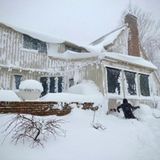 Es war eines der kältesten Weihnachten seit Langem. In 48 von 50 US-Bundesstaaten sanken die Temperaturen über die Feiertage unter den Gefrierpunkt. Landesweit wurden mehrere Kälterekorde aufgestellt: Die Stadt Casper, Wyoming, verzeichnete am Donnerstagmorgen mit minus 42 Grad die niedrigste Temperatur seit Beginn der Aufzeichnungen. An Heiligabend wurden an der Ostküste zwischen New York und Florida weitere Rekorde geknackt.