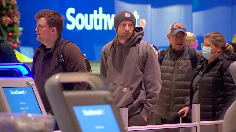 Video: USA: Chaos an Flughäfen nach Wintersturm