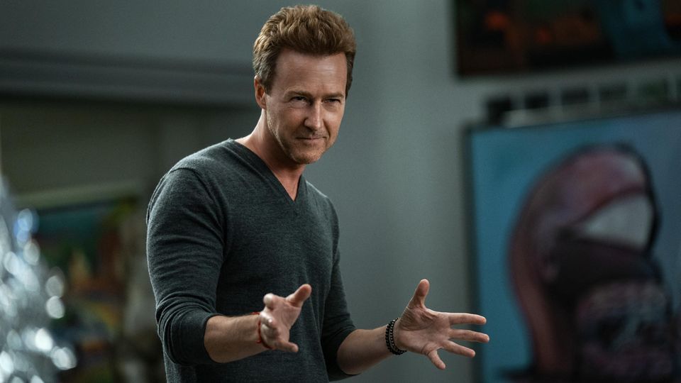 Edward Norton in "Glass Onion"