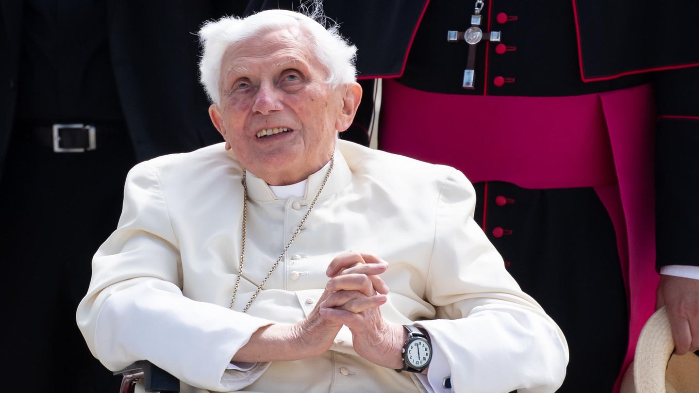 Der frühere Papst Benedikt XVI. im Juni 2020 am Flughafen München