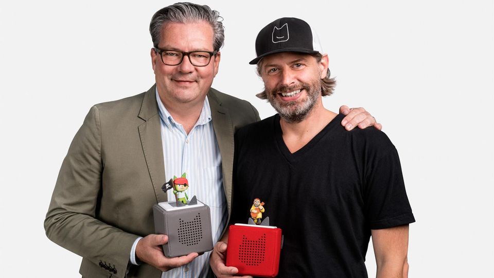 Patric Faßbender (r.) und Marcus Stahl sind Väter der Toniebox. Mit ihrer tonies GmbH holten sie 2019 den ersten Platz beim Deutschen Gründerpreis in der Kategorie "Aufsteiger"