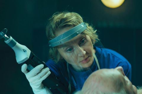 Rache ist Blutdurst: Anna Maria Mühe als Bestatterin Brünhilde Blum in der Netflix-Serie "Totenfrau"