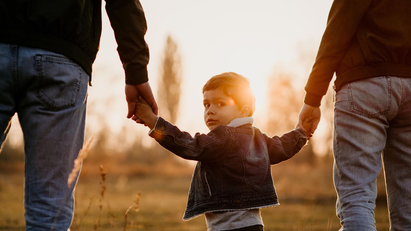 Divorce: Who has to pay child support