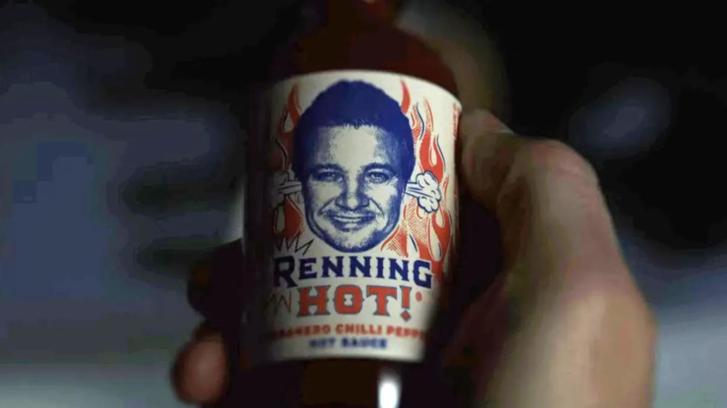 Jeremy Renner in "Glass Onion"