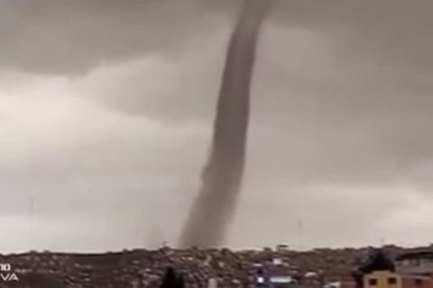 Bolivien: Tornado fegt über die Dächer von El Alto