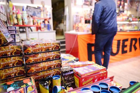 Feuerwerk-Verkauf in einem Laden in Berlin