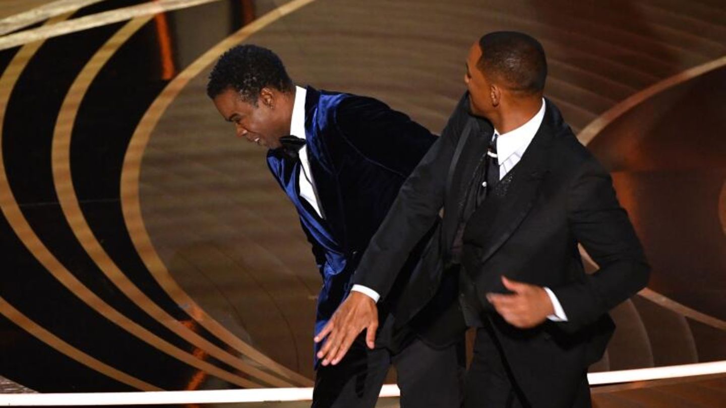 Will Smith haut Chris Rock eine rein
