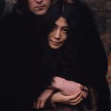 Es ist einer der ältesten Witze, die das Nackidei-Blatt umgeben: "Ich lesen den 'Playboy' nur wegen der Interviews." Tatsächlich hatte das Magazin immer wieder hochrangige Gesprächspartner, die sich viel Zeit nahmen für intensive Gespräche. Darunter auch John Lennon, der mehrmals im "Playboy" vertreten war. Eines dieser Interviews ist in dem Jubiläumsband in voller Länge abgedruckt.