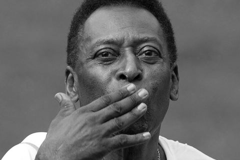 Pelé vor 10 Jahren: Der Ausnahmefußballer grüßt das Publikum während einer Feierstunde zum 100. Geburtstag des FC Santos