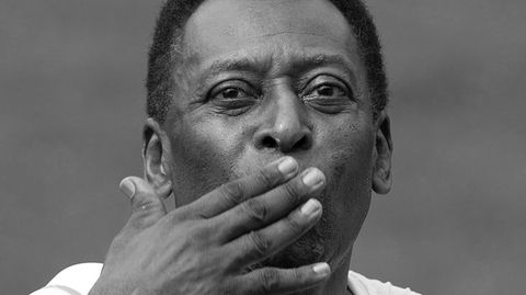 Pelé vor 10 Jahren: Der Ausnahmefußballer grüßt das Publikum während einer Feierstunde zum 100. Geburtstag des FC Santos