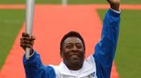 Pelé in Rio de Janeiro mit Olympiafackel