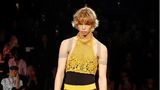 Westwood brachte nicht nur den Punk in die Modewelt, sondern auch die Politik. Ihre letzte Kollektion war ein deutliches Statement für die Überwindung der klassischen Geschlechter-Stereotype. Die Designerin nutze während ihrer gesamten Karriere ihre Kunst für politische Zwecke. Sie engagierte sich für die Umwelt, für Tierschutz und Nachhaltigkeit und gegen Atomwaffen.
