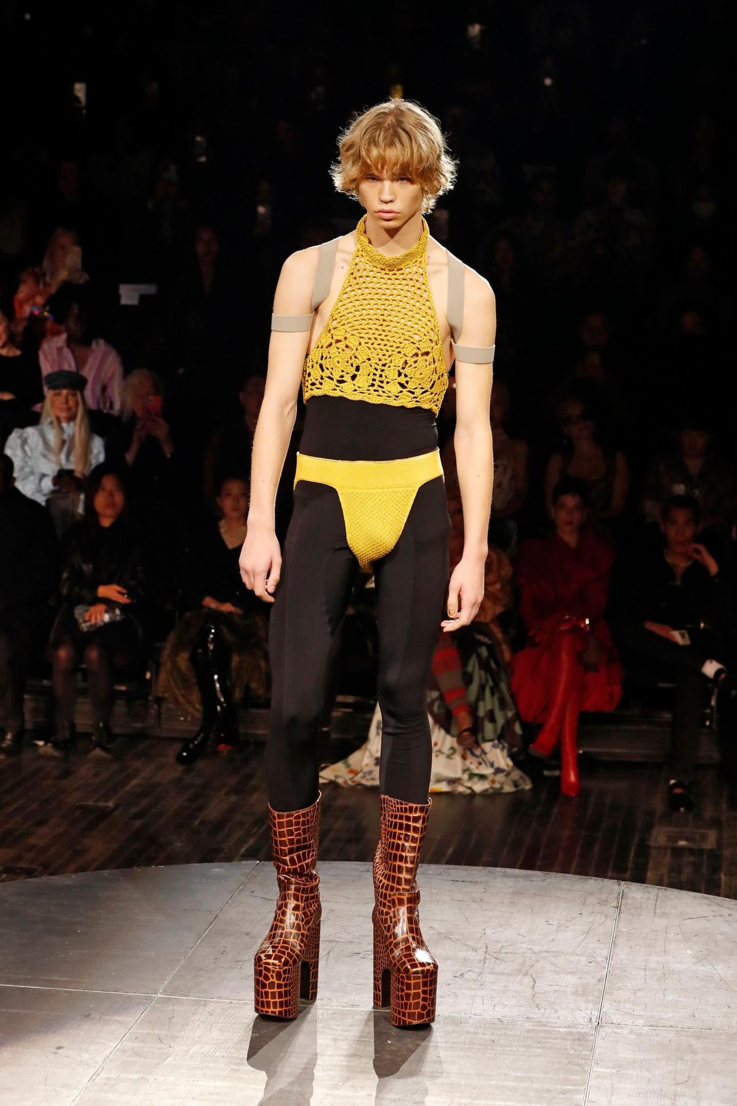 Westwood brachte nicht nur den Punk in die Modewelt, sondern auch die Politik. Ihre letzte Kollektion war ein deutliches Statement für die Überwindung der klassischen Geschlechter-Stereotype. Die Designerin nutze während ihrer gesamten Karriere ihre Kunst für politische Zwecke. Sie engagierte sich für die Umwelt, für Tierschutz und Nachhaltigkeit und gegen Atomwaffen.